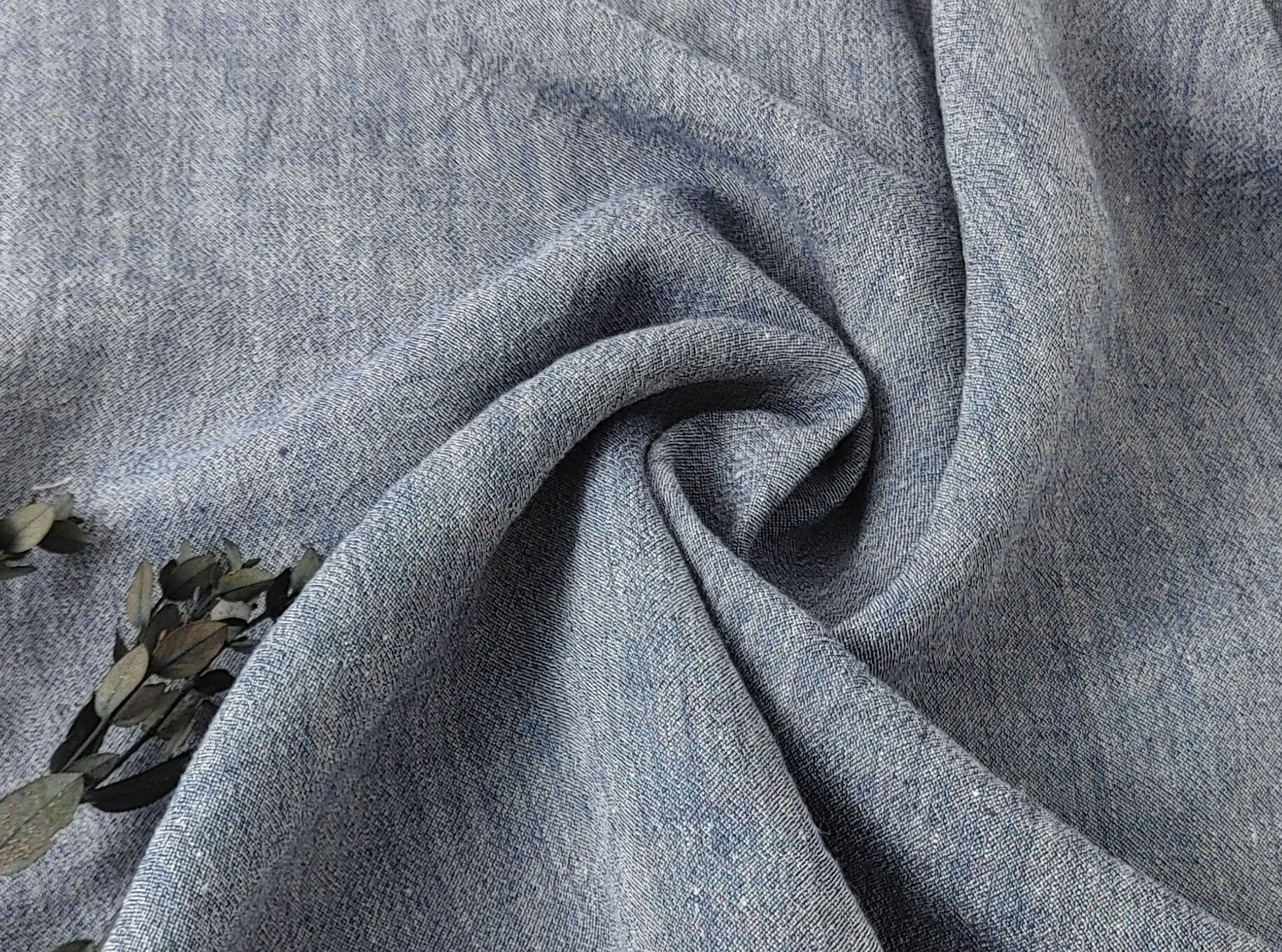 Navy Two-Tone Chambray Fabric in Linen-Polyester Blend 6656