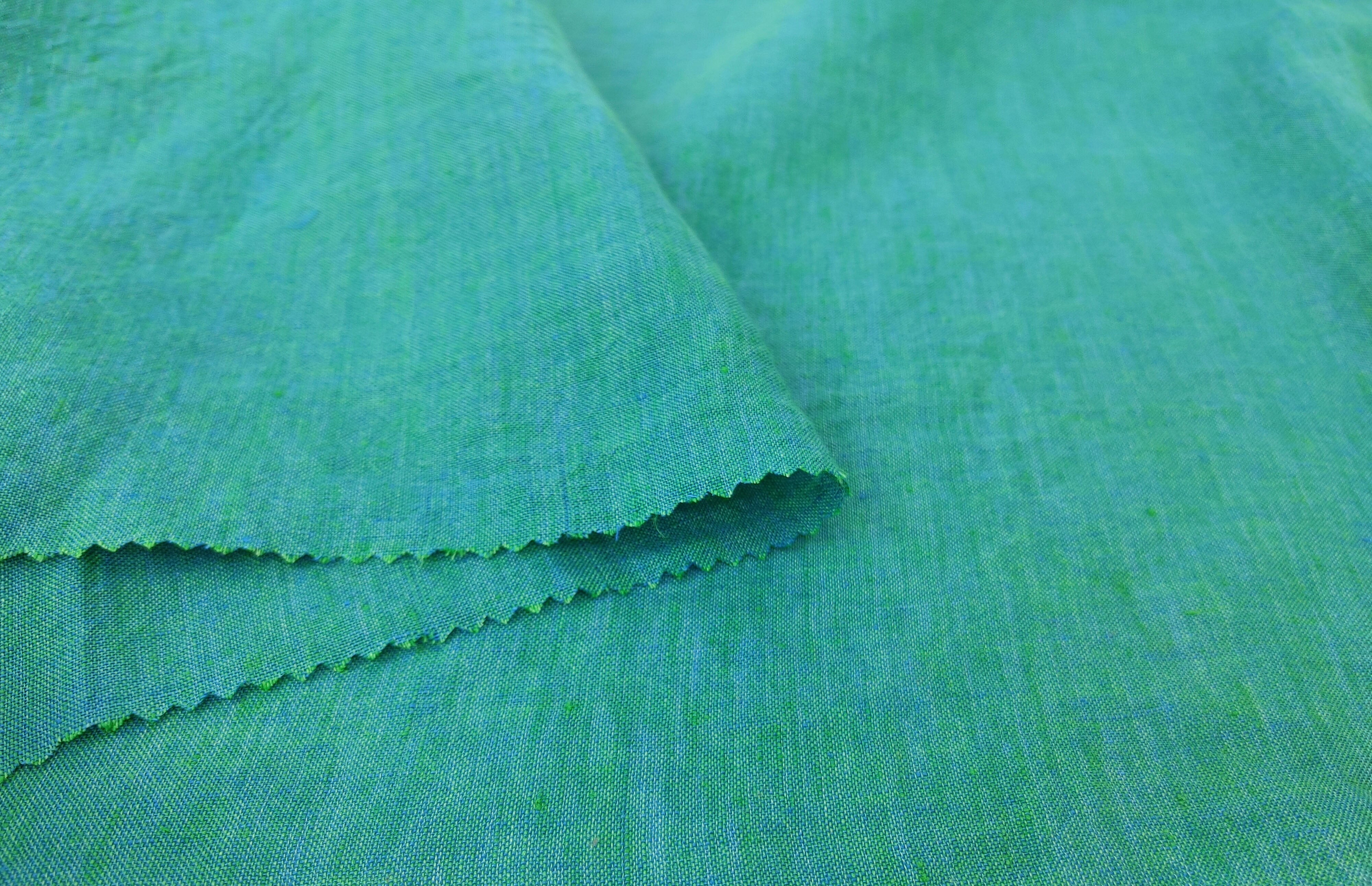 Lightweight 100% Linen Fabric - Green, 21s High-Twist Yarn, Two-Tone Effect 7929