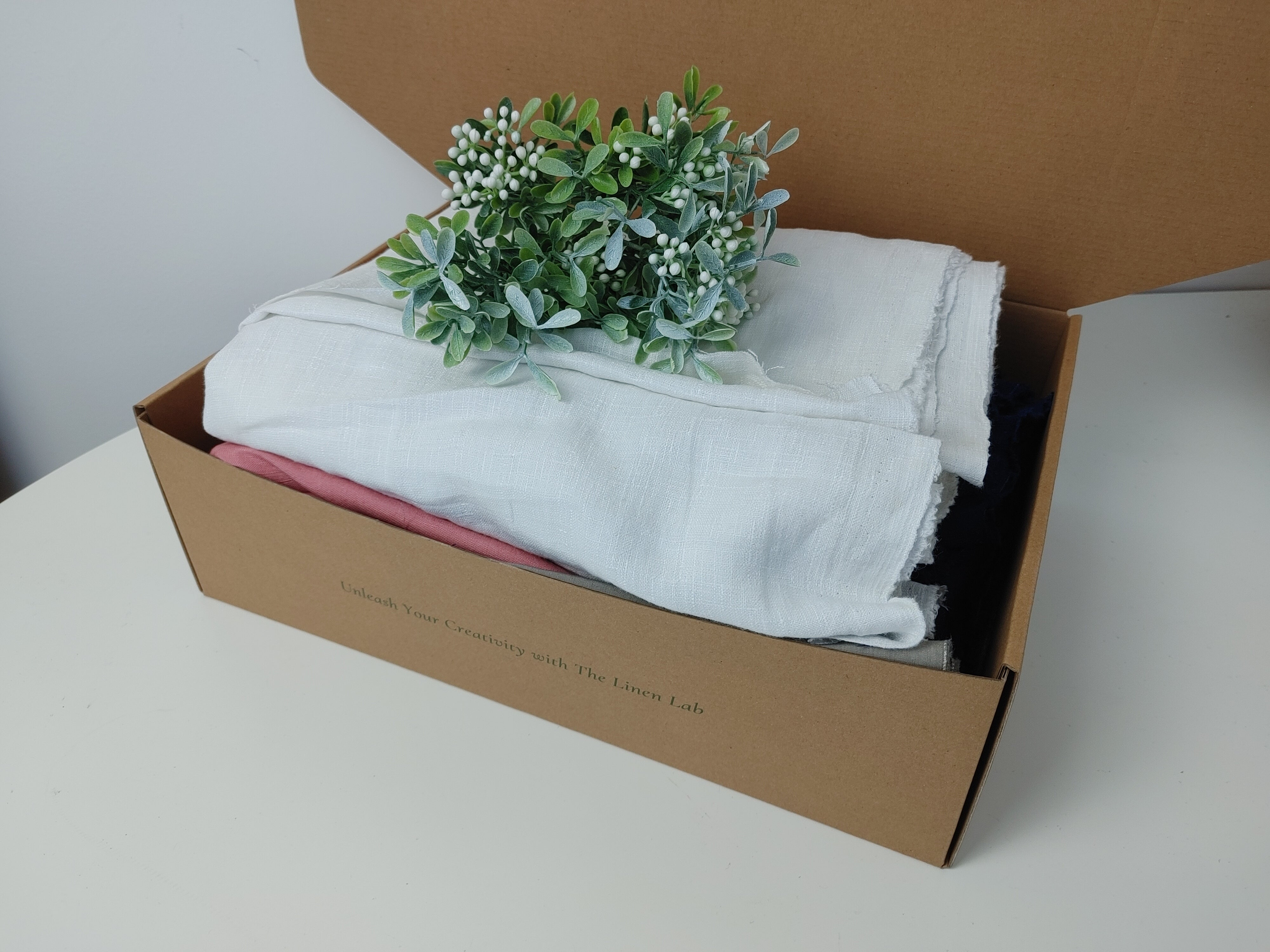 14.3y of Woven Fabric of Linen - Suprise Box No.11