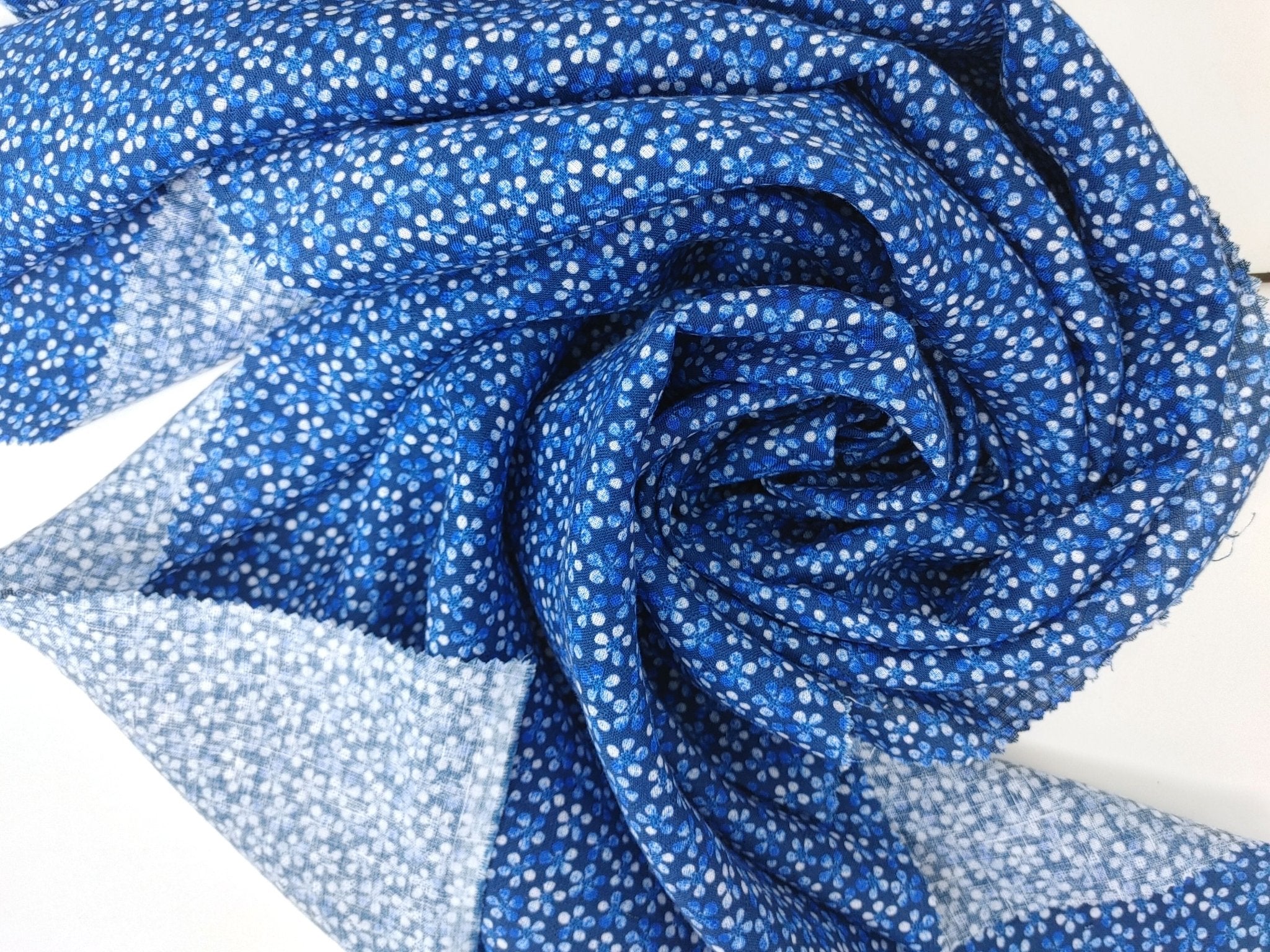 100% Linen Blue Flower Print Fabric Light Weight 7292 - The Linen Lab - Blue