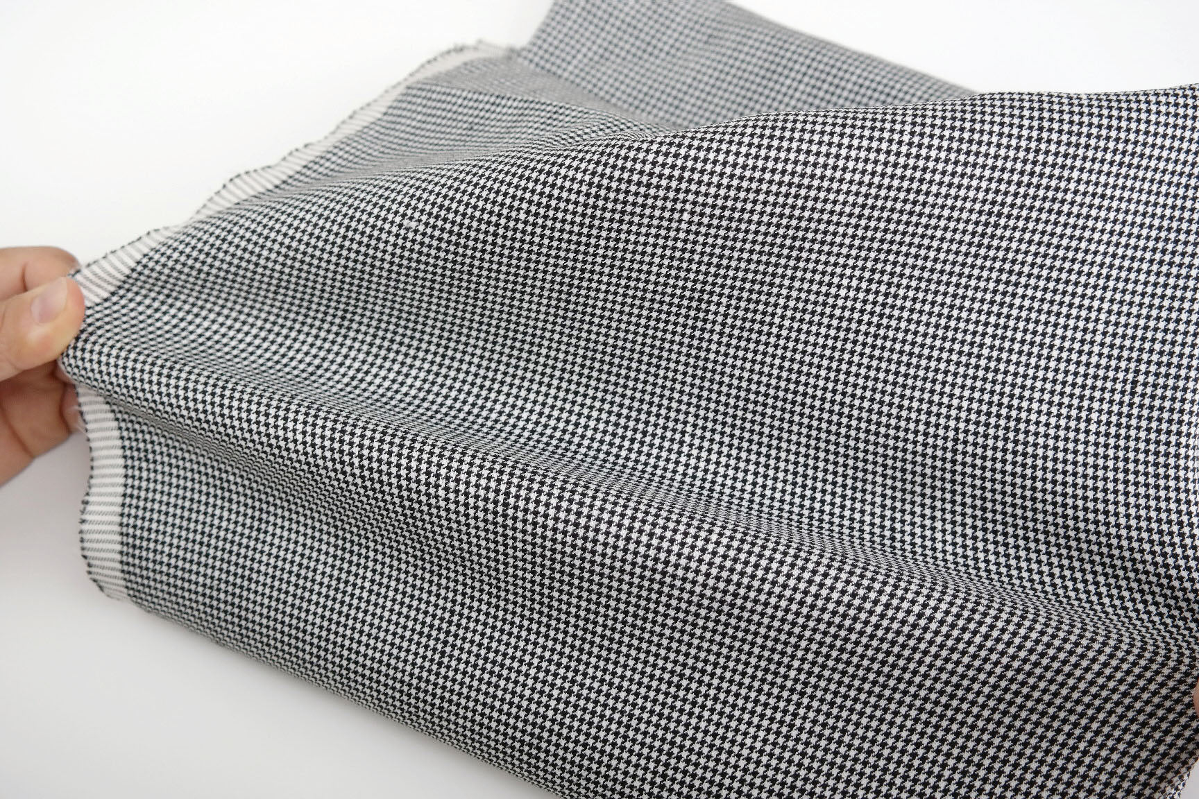 Linen Houndstooth Stretch Fabric (6027) - The Linen Lab - White and Black