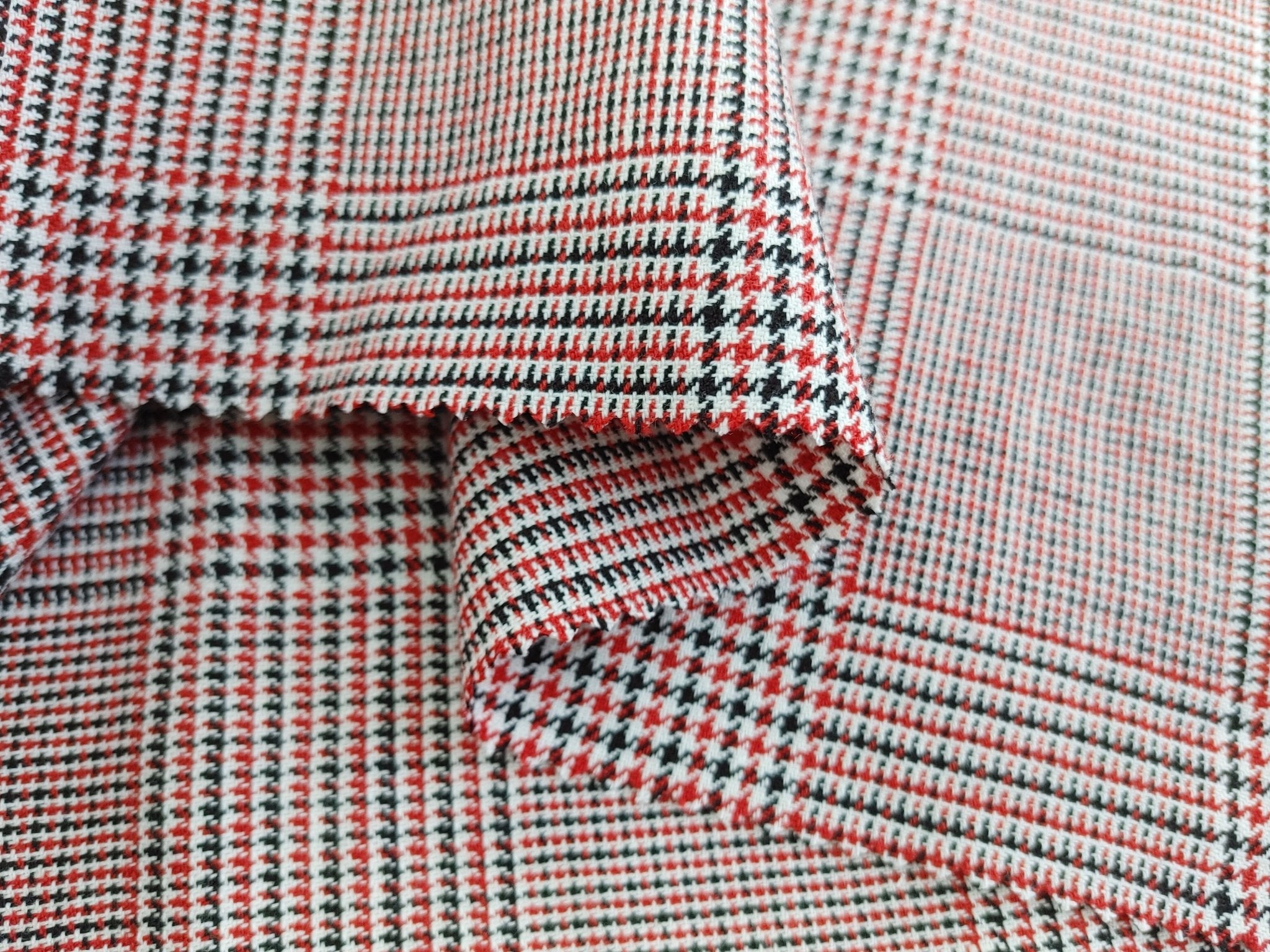 Tricolor Symphony: Linen Cotton Twill Glen Plaid in Medium Weight – White, Red, and Black 6759 - The Linen Lab - Red