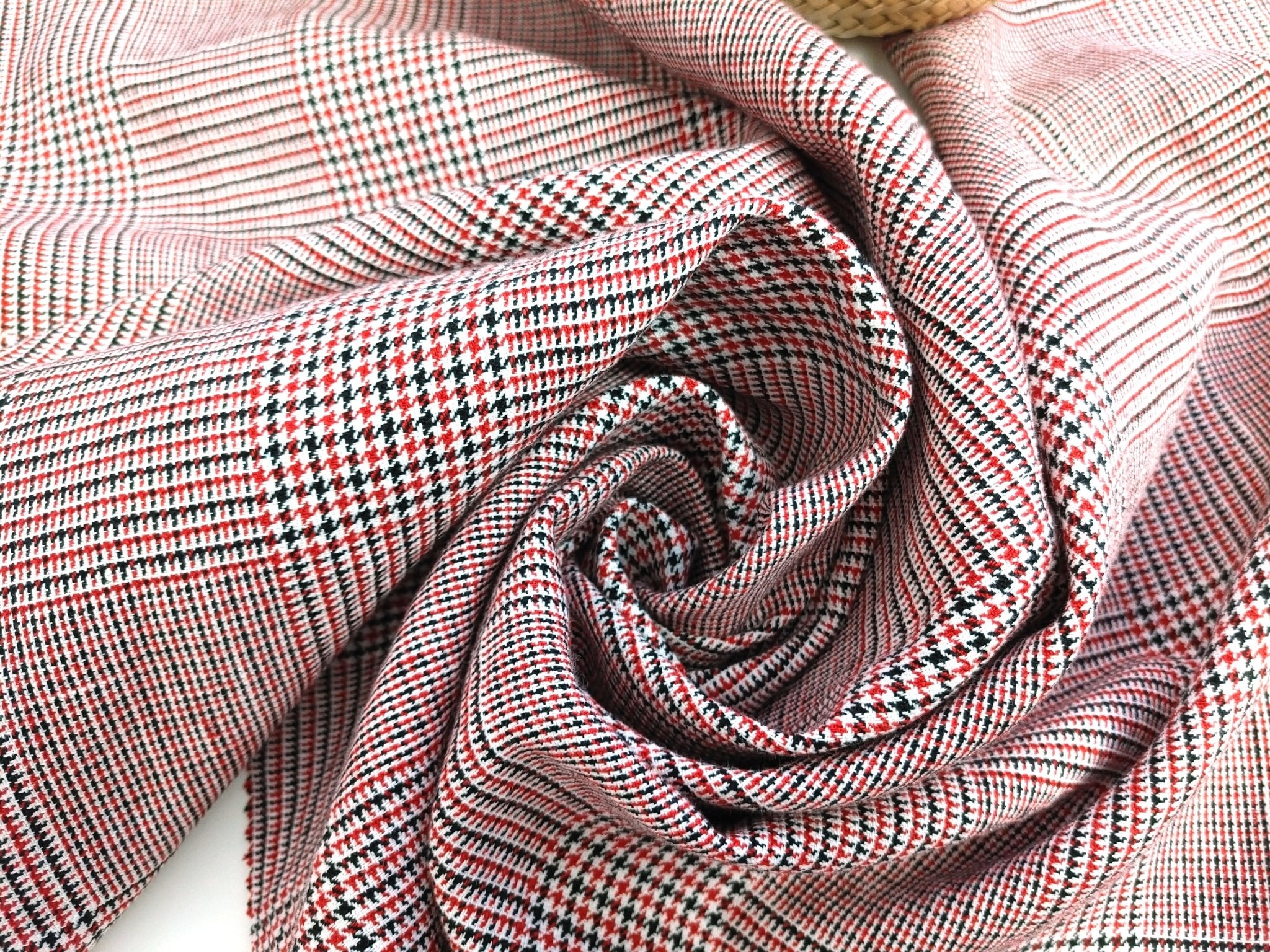 Tricolor Symphony: Linen Cotton Twill Glen Plaid in Medium Weight – White, Red, and Black 6759 - The Linen Lab - Red