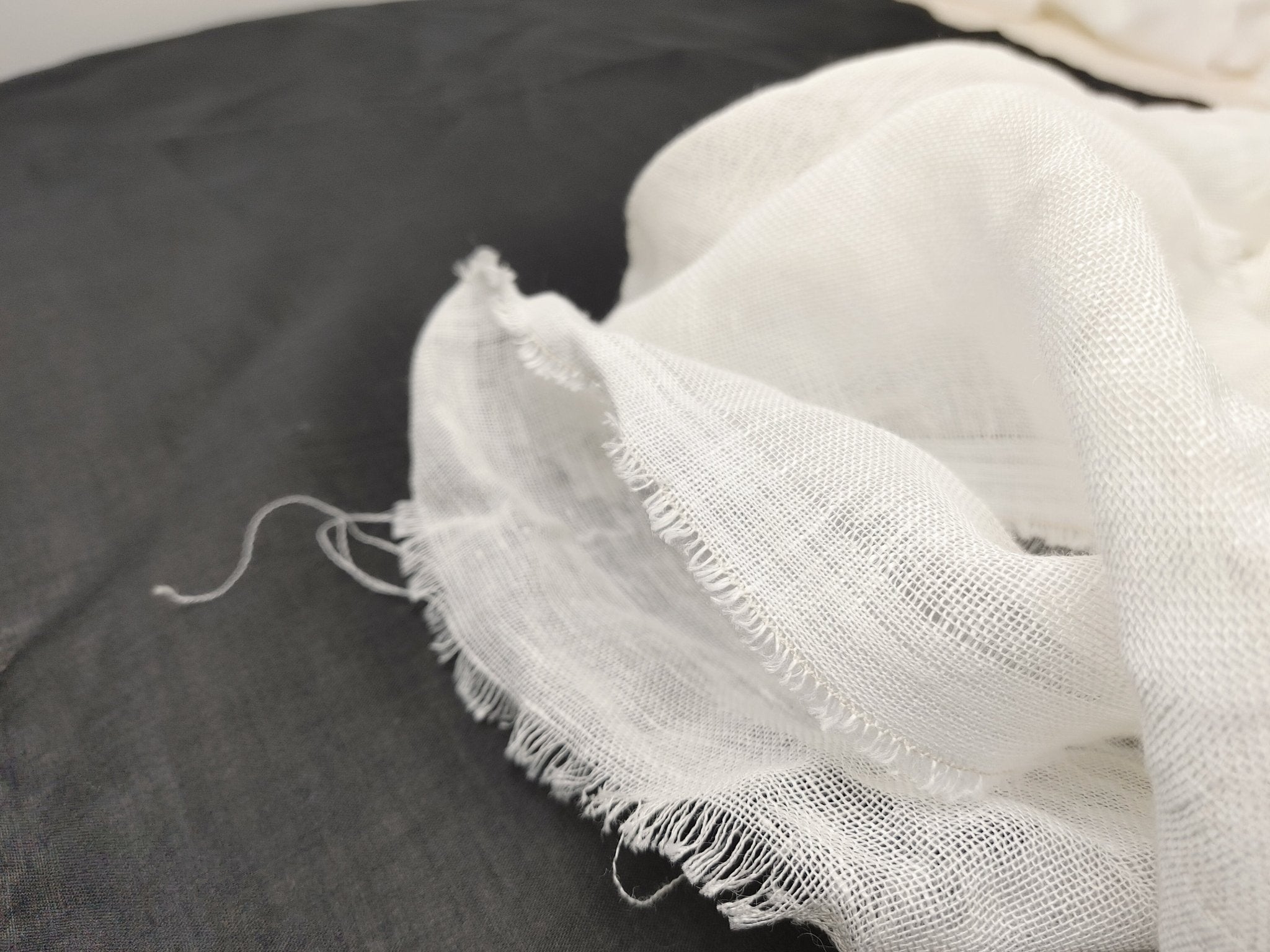 https://linenlab.co.kr/cdn/shop/products/white-sheer-linen-rayon-ramie-mesh-fabric-with-wrinkle-effect-2783-the-linen-lab-white-432527.jpg?v=1699251656